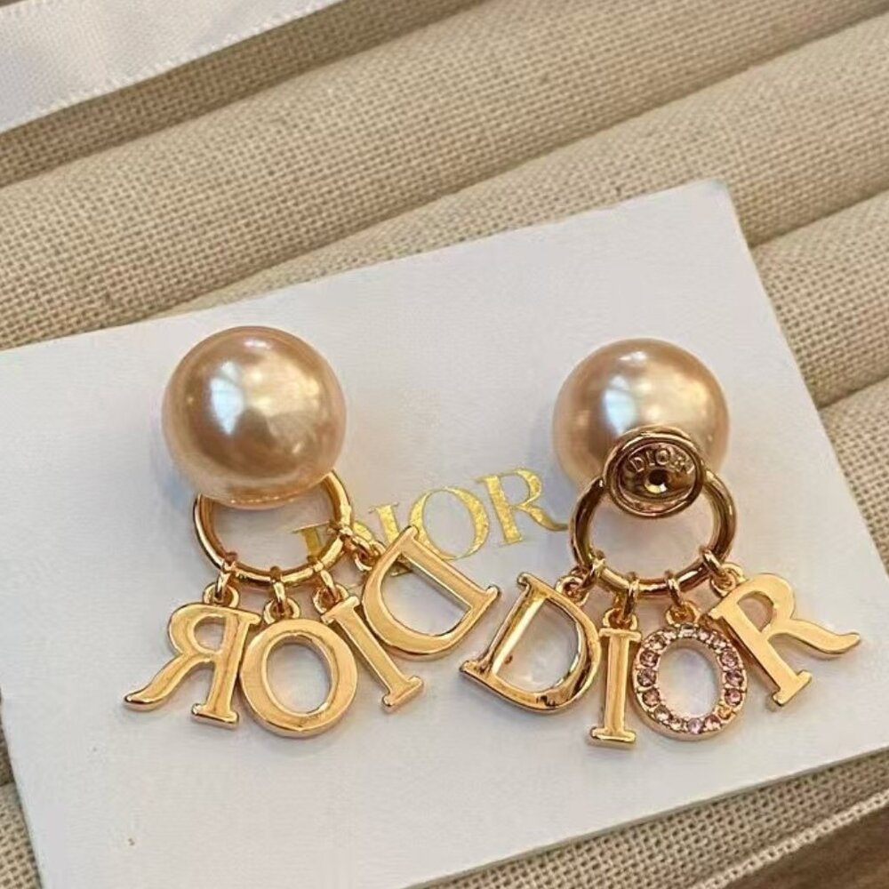 Dior letter earrings - Picture 3 of 5
